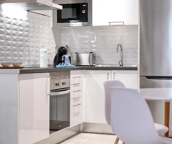 Sunset View Modern Private Poolside Holiday home